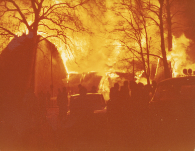606186 Afbeelding van de brand in de concertzaal Tivoli (Lepelenburg) te Utrecht.